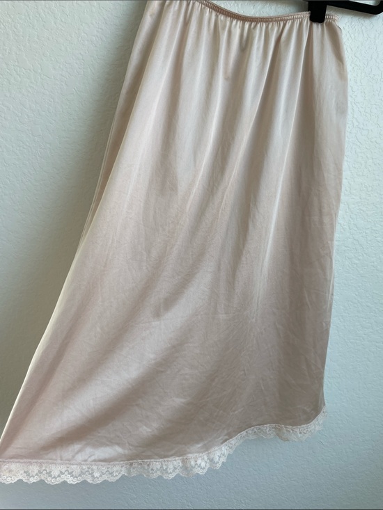 Dresses & Skirts - Ladies Lace-Hem Half Slip Skirt in Blush | No Tags